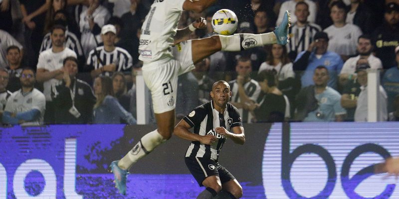 Líder Botafogo tenta quebrar tabu contra o Santos na Vila Belmiro