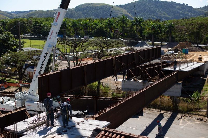 Obras da nova ponte de Volta Redonda avançam nas duas margens do Rio Paraíba do Sul
