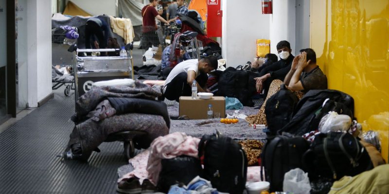 Afegãos serão transferidos do aeroporto para Praia Grande