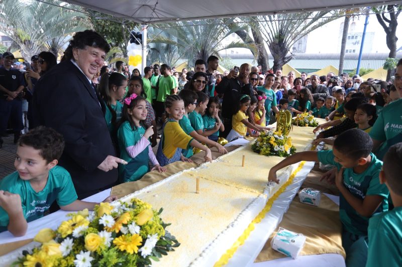 Aniversário de 69 anos de Volta Redonda reúne famílias inteiras na Praça Brasil
