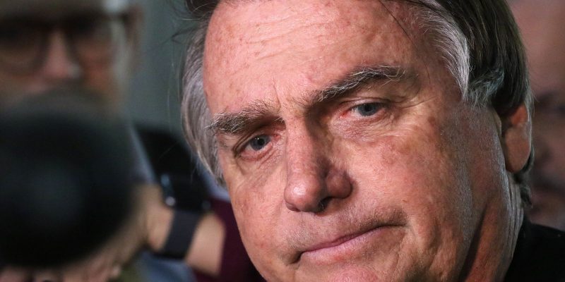 Bolsonaro silencia sobre joias ao depor à PF