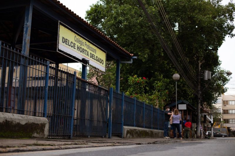 Projovem Urbano de Volta Redonda promove feira pedagógica em comemoração ao Mês da Juventude