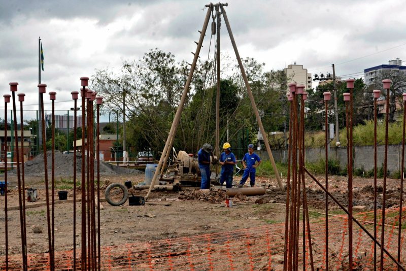 Prefeitura de Volta Redonda constrói nova passarela na Vila Americana