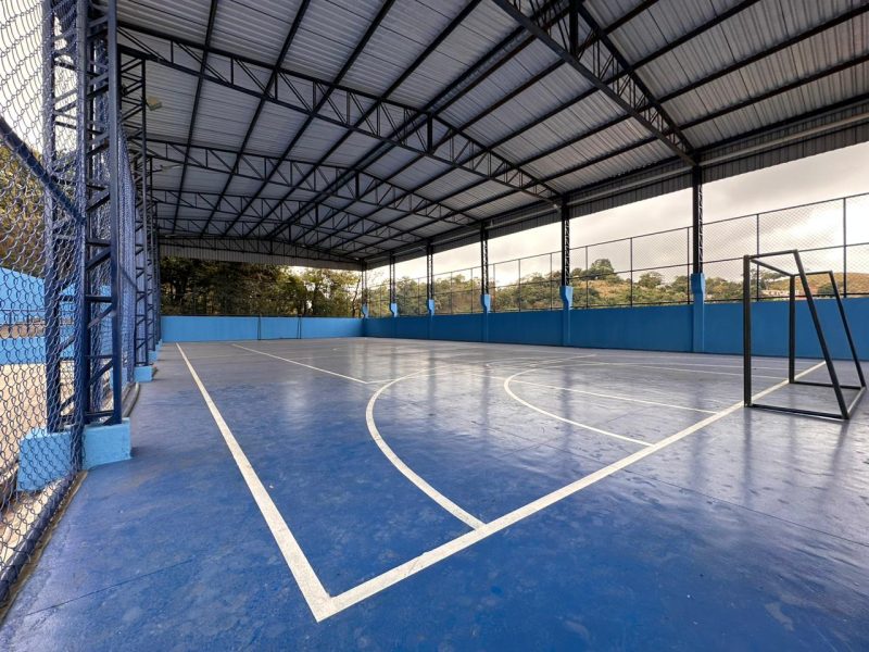 Obra da quadra no bairro Getulio Vargas recebe ultimos ajustes