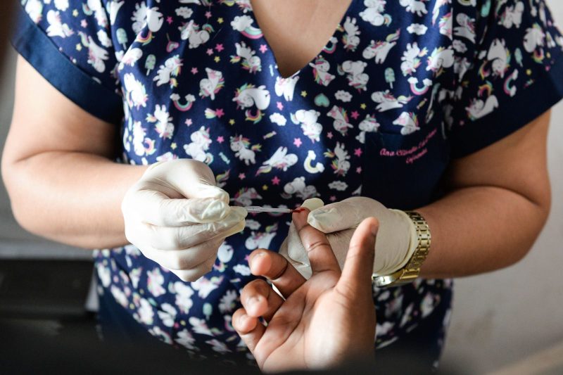Secretaria de Saude realiza exames preventivos e testes rapidos de