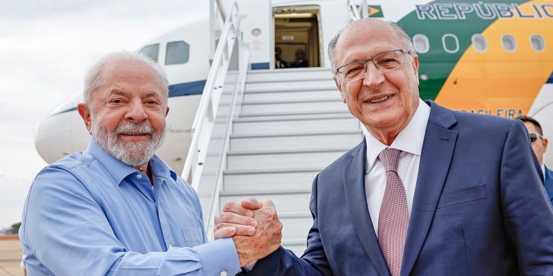 Lula participa da posse do novo presidente do Paraguai nesta terça