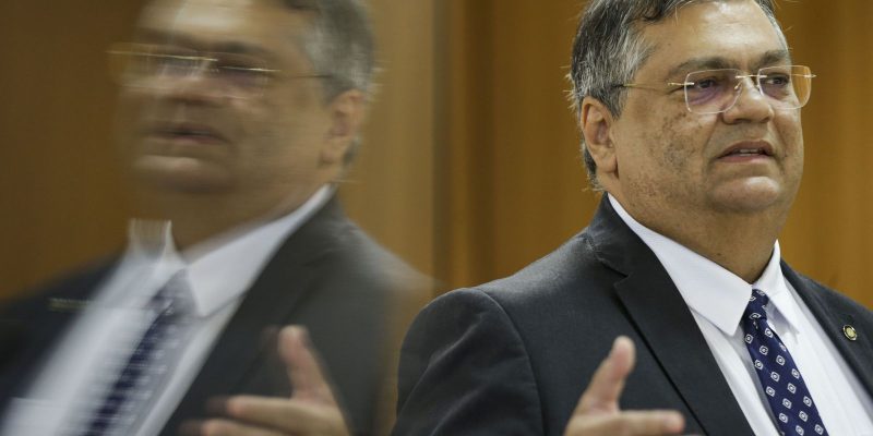 Dino diz que governo vai aumentar forças de segurança na Amazônia