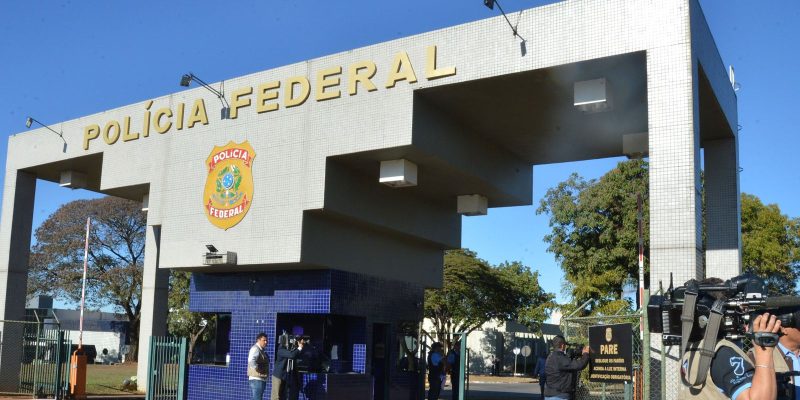 Cinco pessoas são presas pela PF suspeitas de fraudar a Caixa