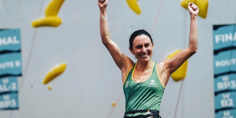 Marina Dias leva ouro inédito para o Brasil no Mundial de Paraescalada