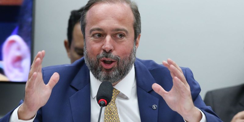 Câmara quer ouvir ministro sobre política de preços da Petrobras