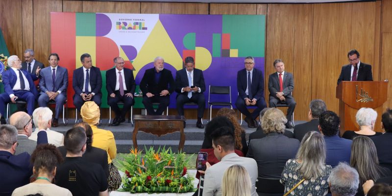 Sancionada lei que aumenta o salário mínimo e amplia a isenção do IR