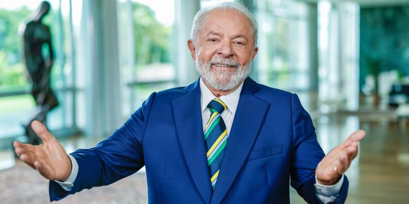 Em pronunciamento, Lula defende democracia e união do país