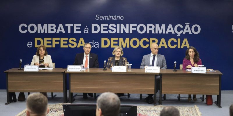 Combate à desinformação deve focar público jovem