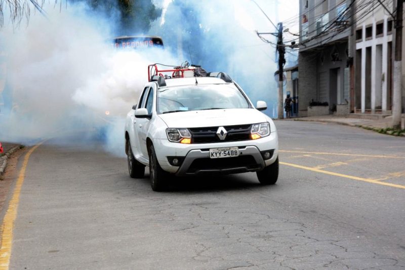 Barra Mansa continua combate a pernilongos atraves de carro fumace