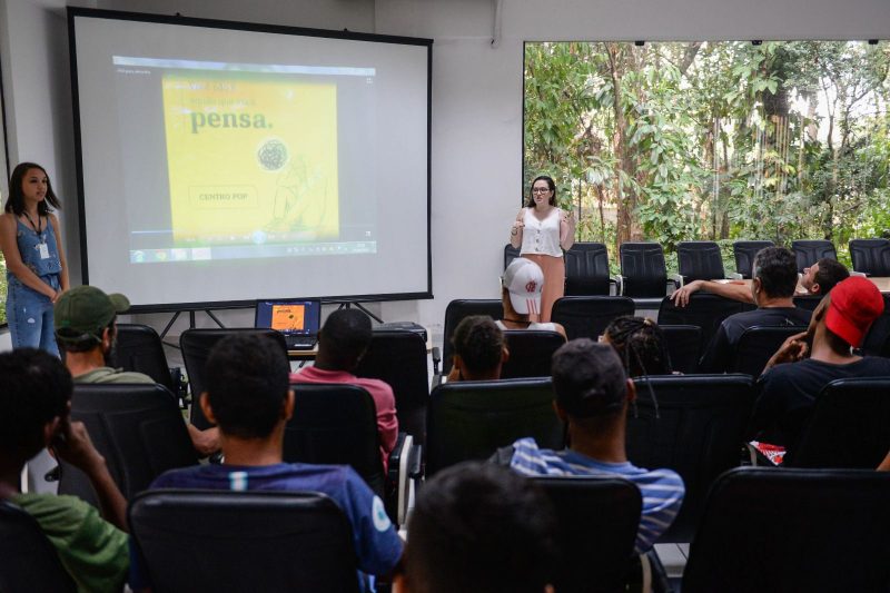 Centro Pop de Barra Mansa realiza palestra em alusao a