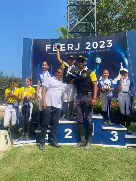 Aluno da Escola Municipal de Hipismo de Volta Redonda é vice-campeão em etapa estadual