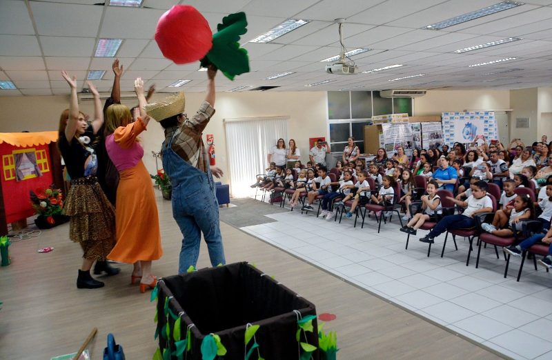 Educação de Volta Redonda lança projeto ‘Literatura Move o Mundo’