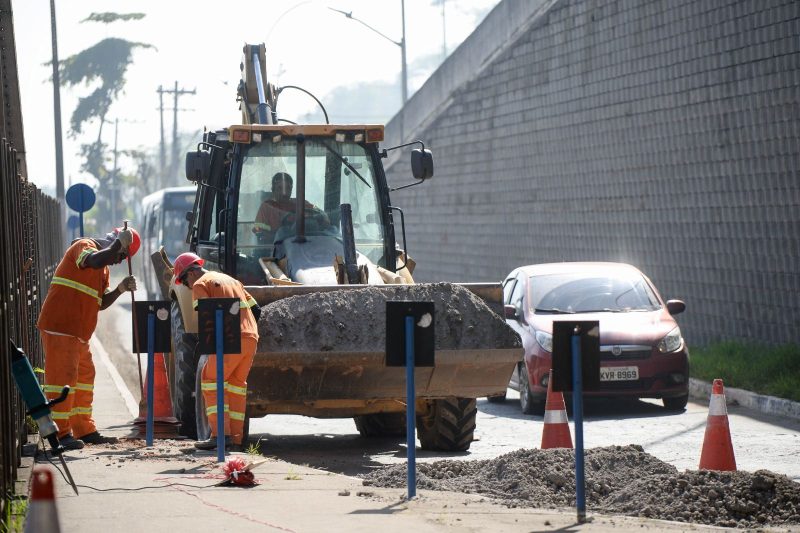 Obras de finalizacao do viaduto no Barbara sao retomadas –