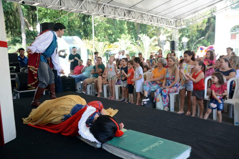 Peca ‘Branca de Neve anima criancada em Barra Mansa –