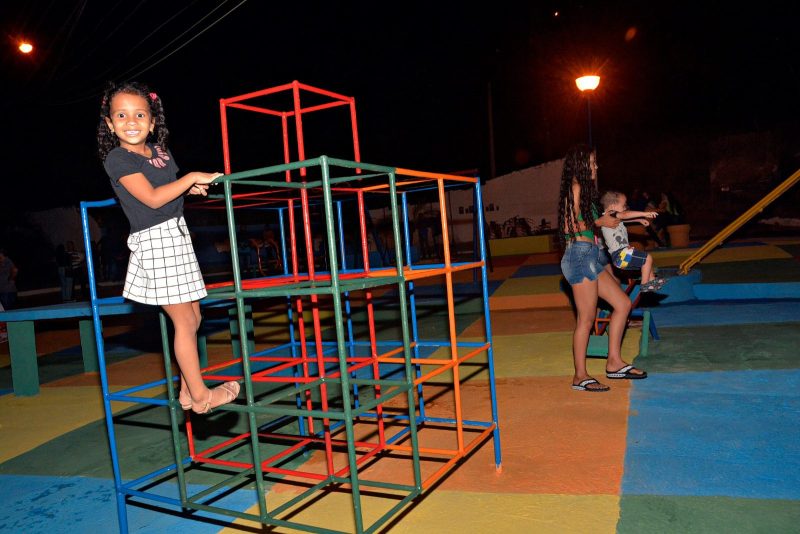 Moradores do Retiro, em Volta Redonda, comemoram revitalização da Praça Sergipe