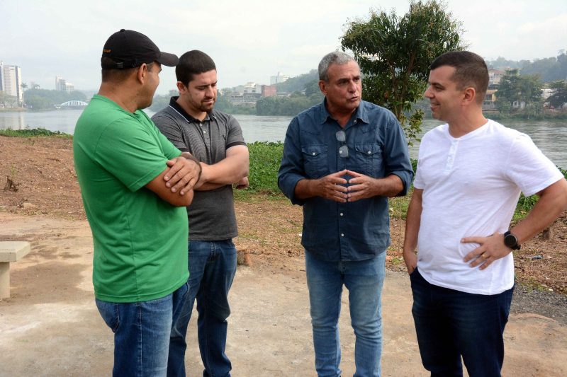 Representantes da Prefeitura e da Camara acompanham os servicos do
