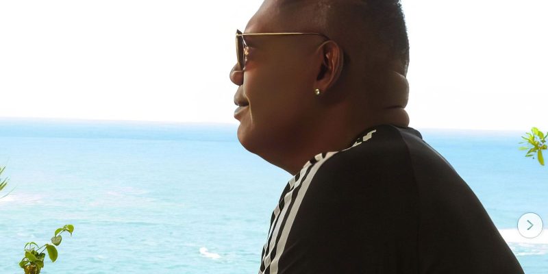 Família de MC Marcinho joga cinzas do cantor em praia de Cabo Frio