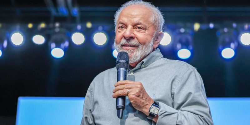 Lula confirma cirurgia no quadril em outubro