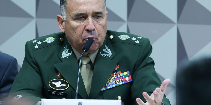 General Dutra nega negligência na retirada de acampamento do QG