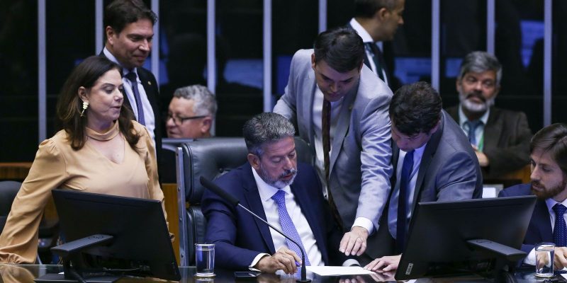 Câmara conclui votação do projeto que altera regras eleitorais