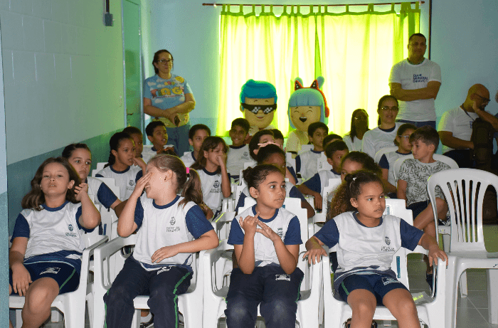 ALUNOS DA E.M. ABRAHÃO HERMANO RIBENBOIM PARTICIPAM DO PROJETO “RECRUTANDO HERÓIS”