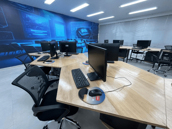 SALA DE QUALIFICAÇÃO PROFISSIONAL É ENTREGUE EM RESENDE DURANTE 2º FÓRUM DA INOVAÇÃO
