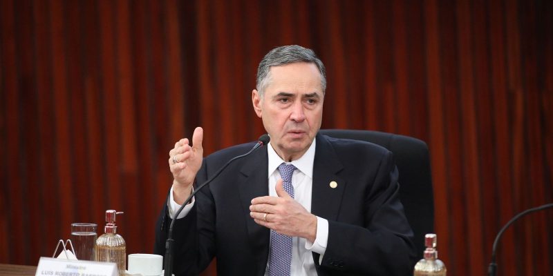 Não é hora de mexer no STF, diz Barroso após atos do Congresso