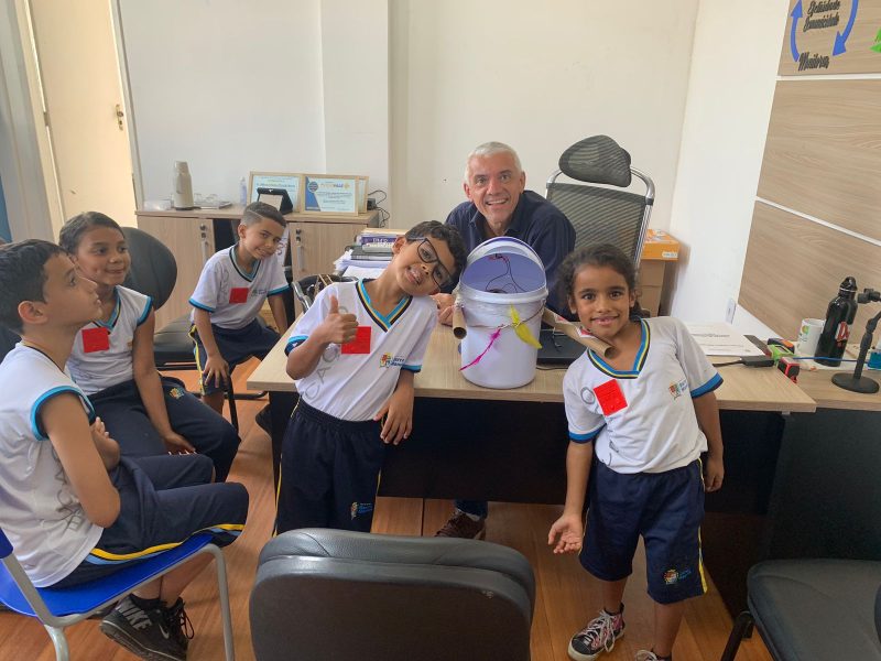 Alunos da Escola Municipal Gelson Silvino apresentam trabalhos na Secretaria