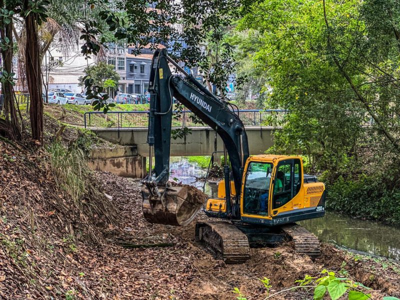 Barra Mansa recebe Programa Limpa Rio e inicia dragagem no