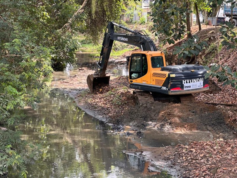 Furlani acompanha servico de dragagem no canal do Sesc no