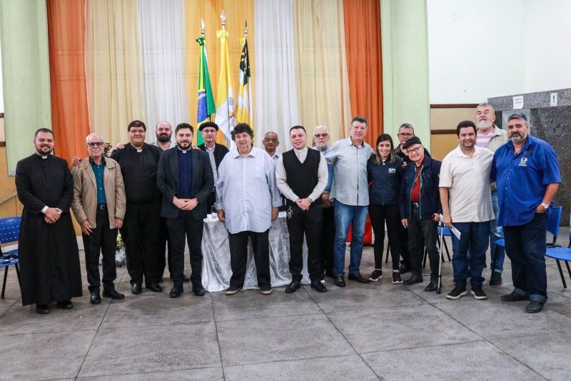 Prefeito Neto destaca projetos de desenvolvimento de Volta Redonda em reuniÃ£o com padres