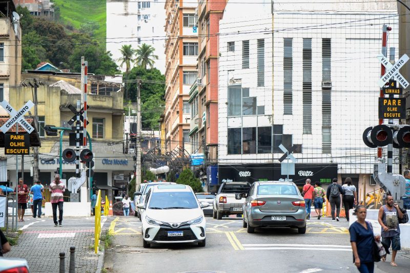 Passagem de nivel da Duque de Caxias e reaberta –