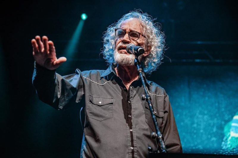 Renato Teixeira é atração em festa do prêmio ‘Professor Destaque do Ano’, em Volta Redonda