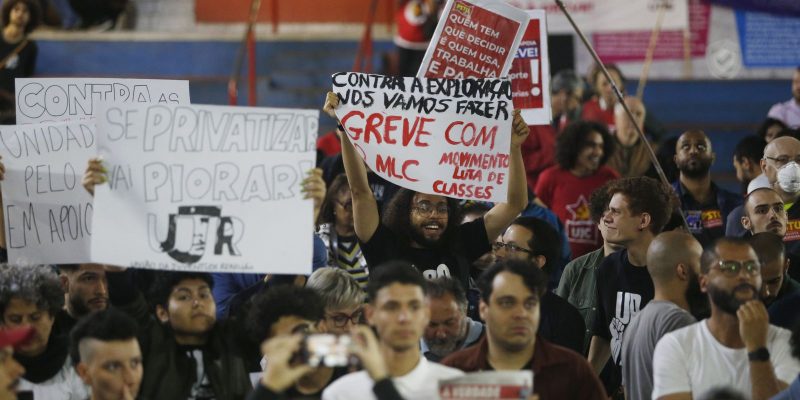 Em dia de greve, linha privatizada e elogiada apresenta falhas