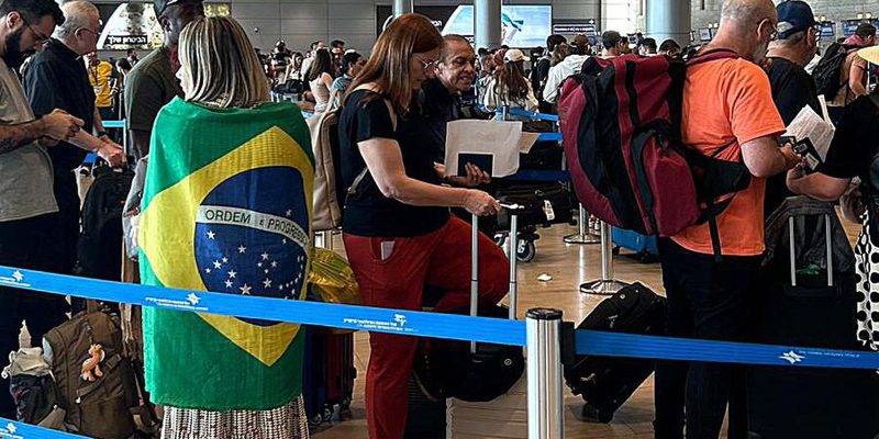 Primeiro avião de resgate parte de Tel Aviv trazendo 211 brasileiros