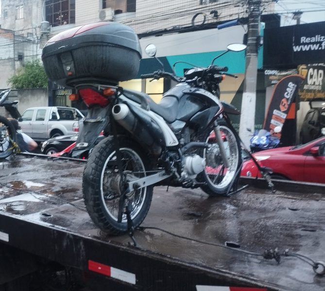 Sistema Integrado de Segurança de Volta Redonda prende homem com moto sem placa e detém outro com maconha