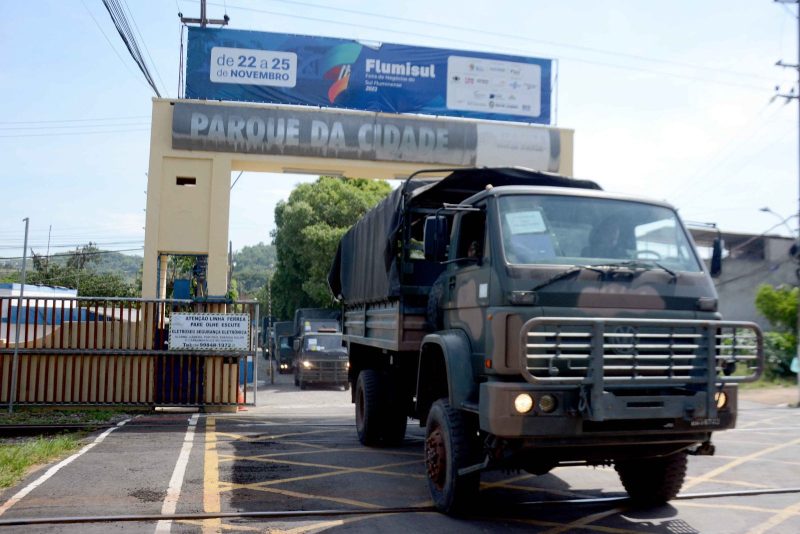 Barra Mansa se despede de militares do Exercito – Barra