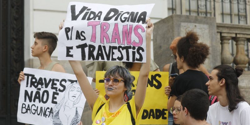 Novembro Azul deve incluir mulheres trans, defendem urologistas