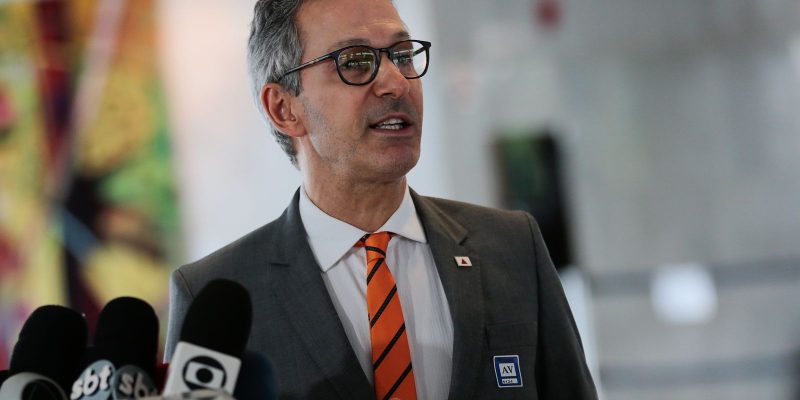 Minas: PGR defende rejeição de ação contra aumento no salário de Zema