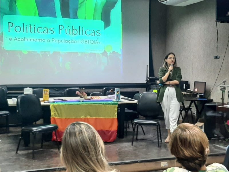 Secretaria da Mulher e Direitos Humanos promove âDiálogo com os servidores públicos para o atendimento à população LGBTQIAP+â em Volta Redonda