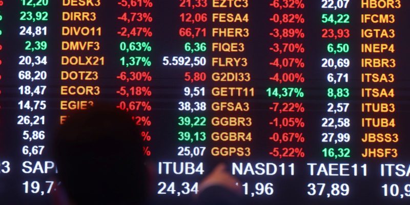 Ibovespa fecha acima de 132 mil pontos pela primeira vez