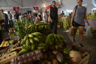 Fernando Frazão/Agência Brasil Rio de Janeiro (RJ) 18/12/2023 – Abertura da 15ª Feira da Reforma Agrária, de produtos agrícolas de assentados e acampados ligados ao MST e cooperativas, no Largo da Carioca. Foto: Fernando Frazão/Agência Brasil
