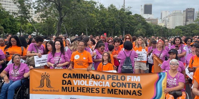 Caminhadas em todo o país pedem o fim da violência contra mulheres