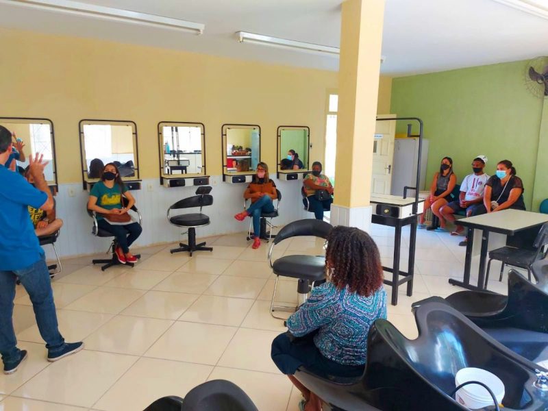 FundaÃ§Ã£o Beatriz Gama certifica 270 alunos das turmas de cursos profissionalizantes do segundo semestre