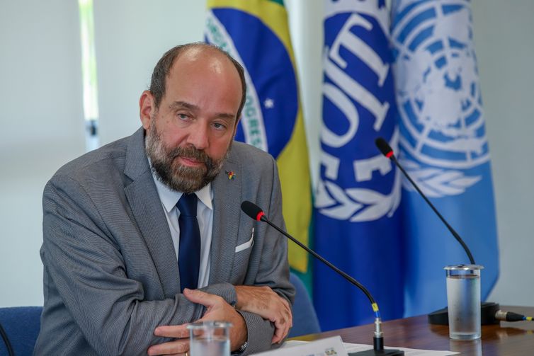 Brasília (DF), 20/12/2023, O diretor do Escritório da OIT para o Brasil, Vinícius Pinheiro, durante entrevista coletiva para divulgar a Pesquisa Nacional por Amostra de Domicílios Contínua (PNAD Contínua) - Trabalho de Crianças e Adolescentes de 5 a 17 anos de idade - 2022 .  Foto: Antônio Cruz/Agência Brasil